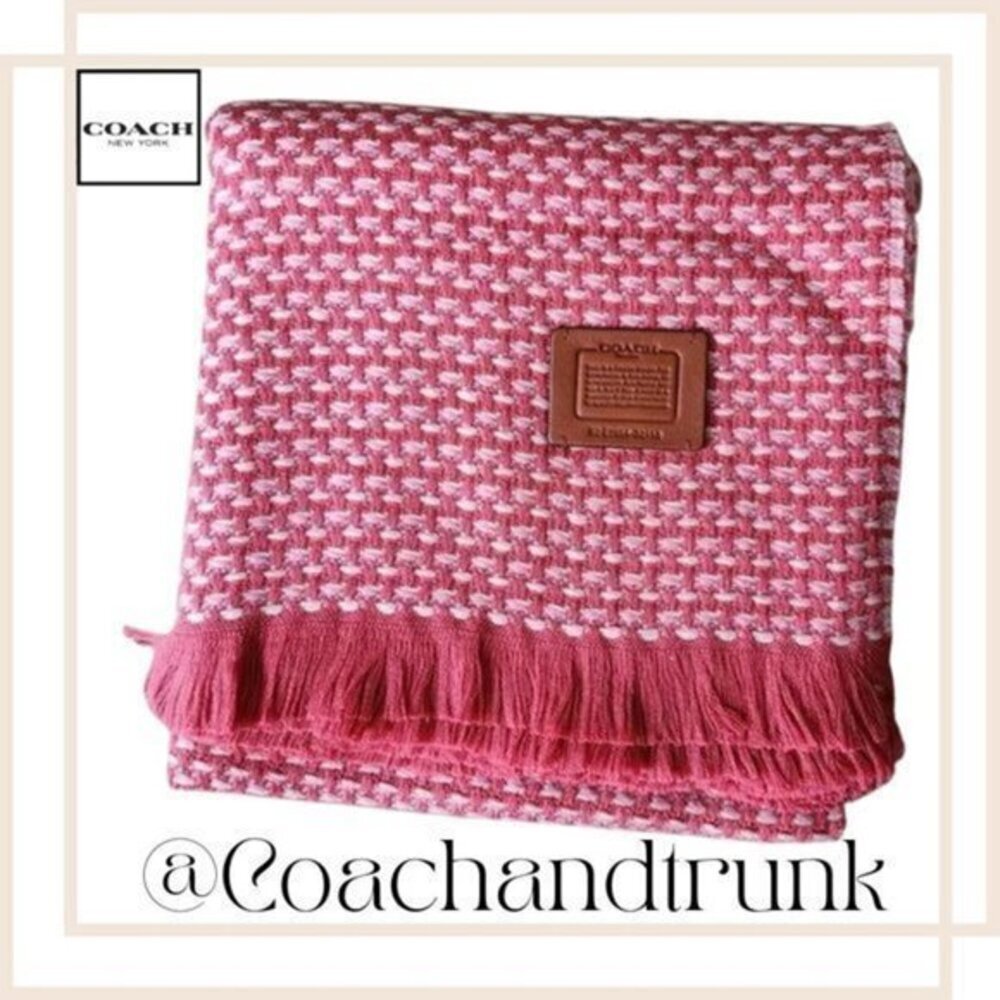 COACH OVERSIZED True Pink Blanket Scarf Texture With Fringe Coach Leather Patch